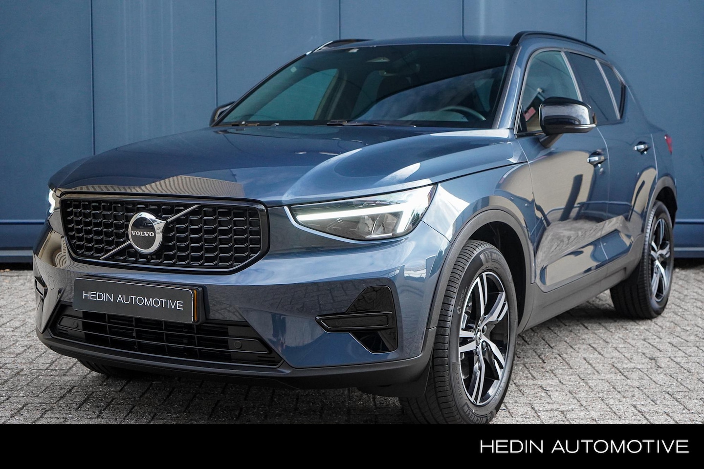 Volvo XC40 - 2.0 B4 Plus Dark | Trekhaak | Harman/kardon audio | Elektrische voorstoelen - AutoWereld.nl