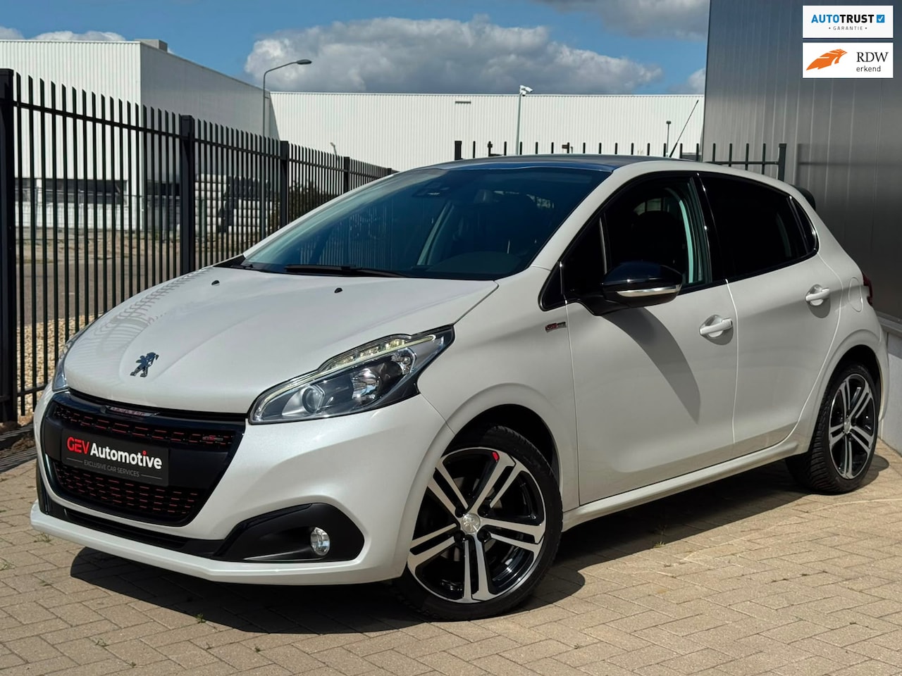 Peugeot 208 - 1.2 PureTech GT-line Camera Panorama Carplay Cruise control - AutoWereld.nl