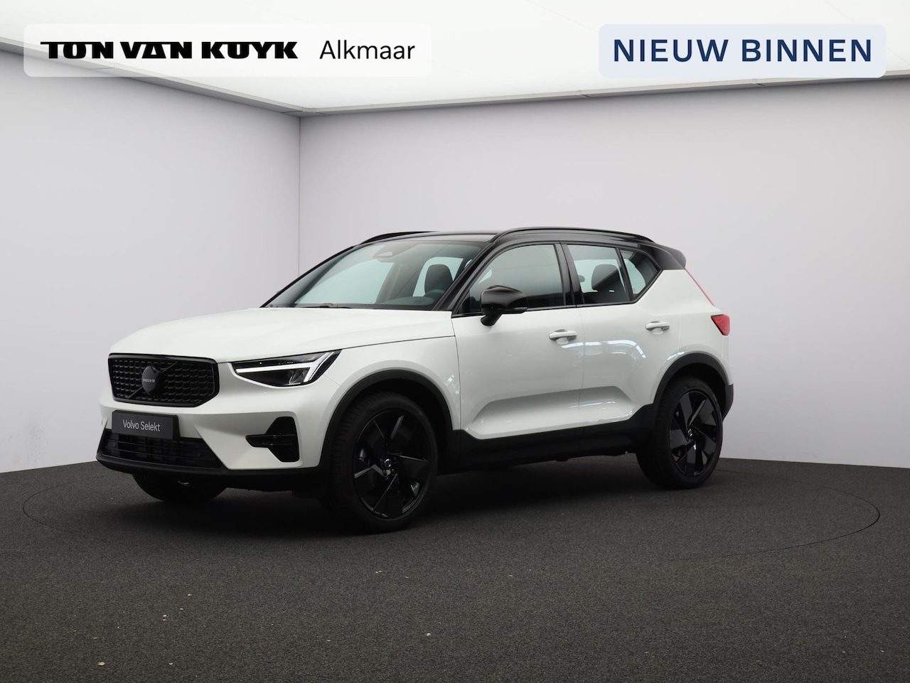 Volvo XC40 - 2.0 B4 Plus Black Edition / Stoel- + stuurwielverwarming / Elektr. stoelverstelling / Harm - AutoWereld.nl