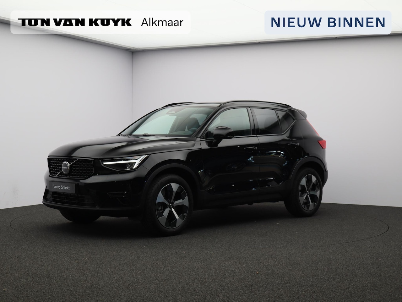 Volvo XC40 - 2.0 B4 Plus Dark / Pano. dak / Elektr. stoelverstelling / Stoel- + stuurwielverwarming / H - AutoWereld.nl