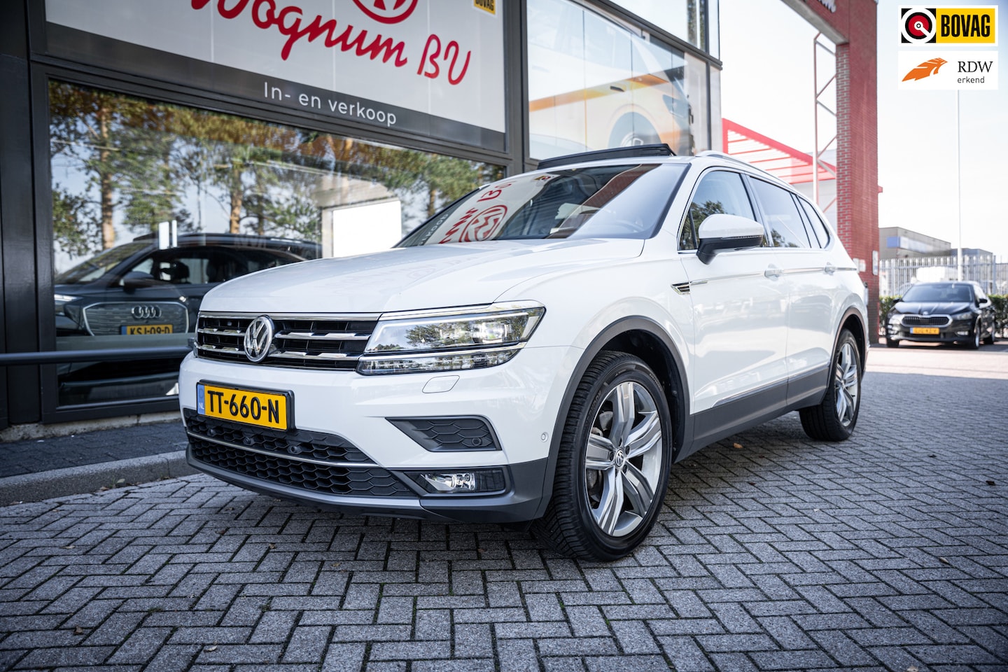 Volkswagen Tiguan Allspace - 1.4 TSI Highline | 7 persoons | Aut. | Panoramadak | LED | Cruise contr. | PDC - AutoWereld.nl