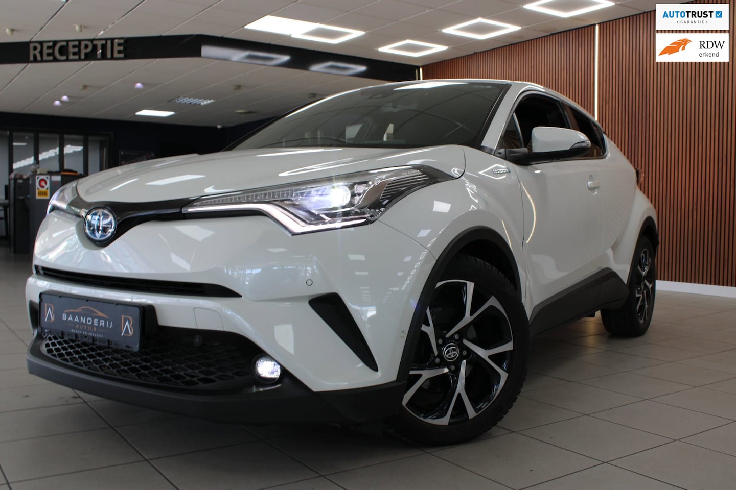 Toyota C-HR - 1.8 Hybrid Active | Airco | Cruise control | Navi| Parkeersensoren & camera | Stoel & stuu - AutoWereld.nl