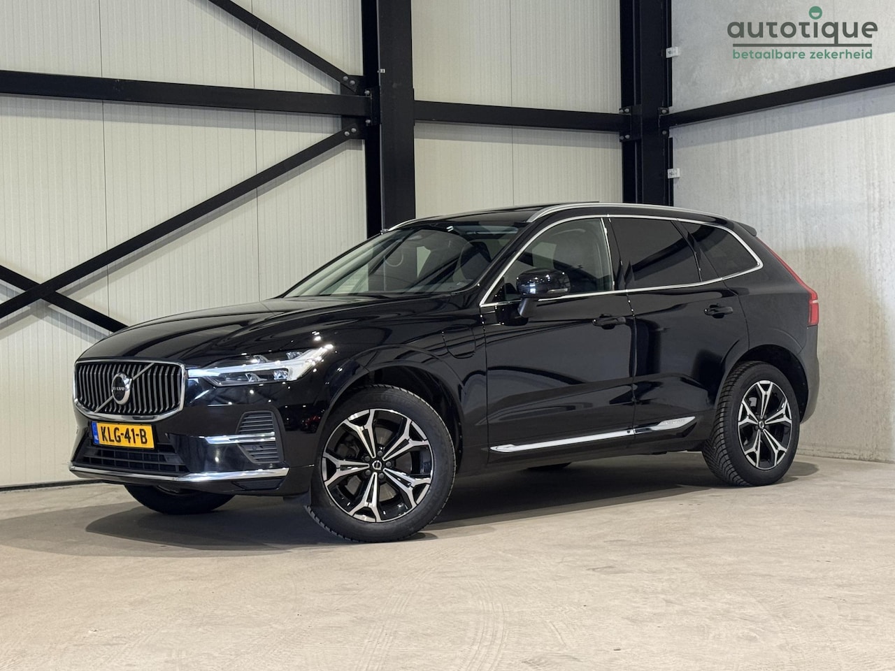 Volvo XC60 - 2.0 Recharge T6 AWD Business | panorama | navi | facelift model | - AutoWereld.nl