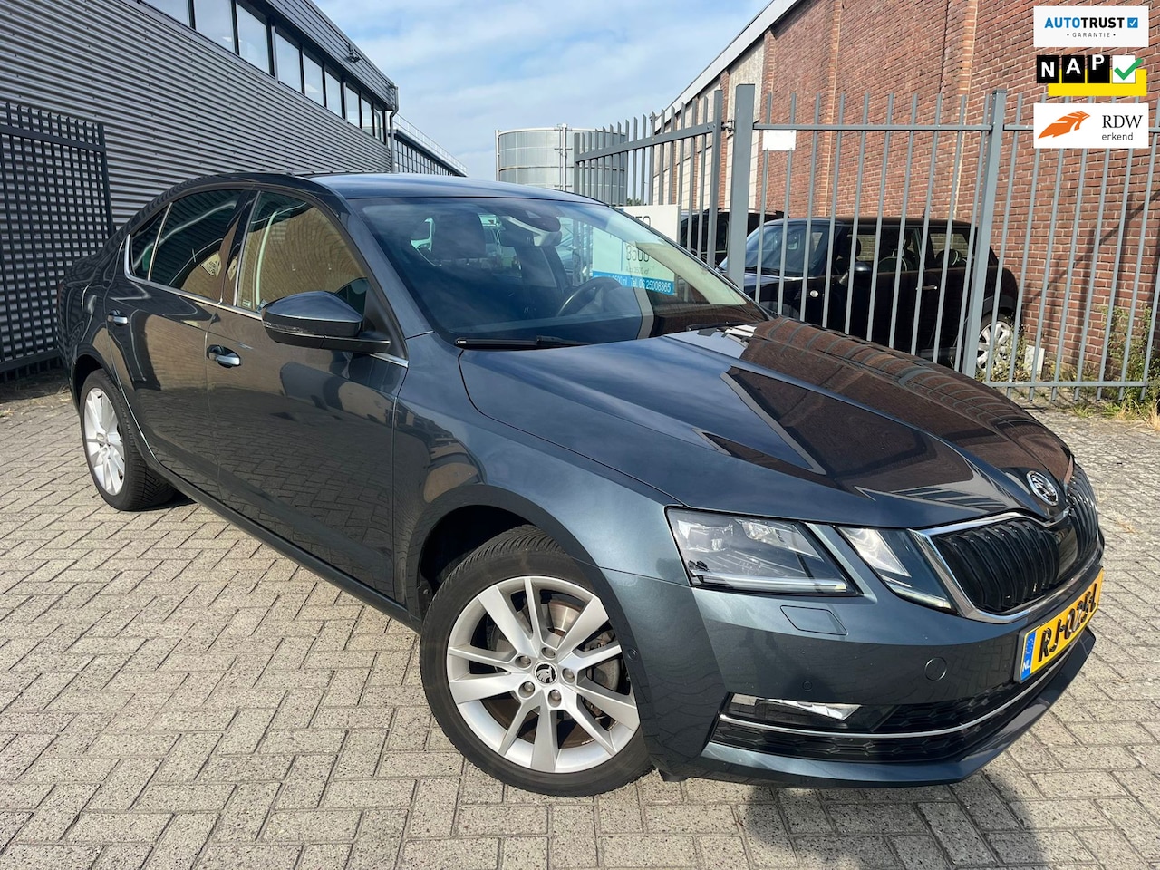 Skoda Octavia - 1.0 TSI Greentech Style Business|Carplay|Navi|Cruise|PDC|Stoelver|Stuurver| - AutoWereld.nl