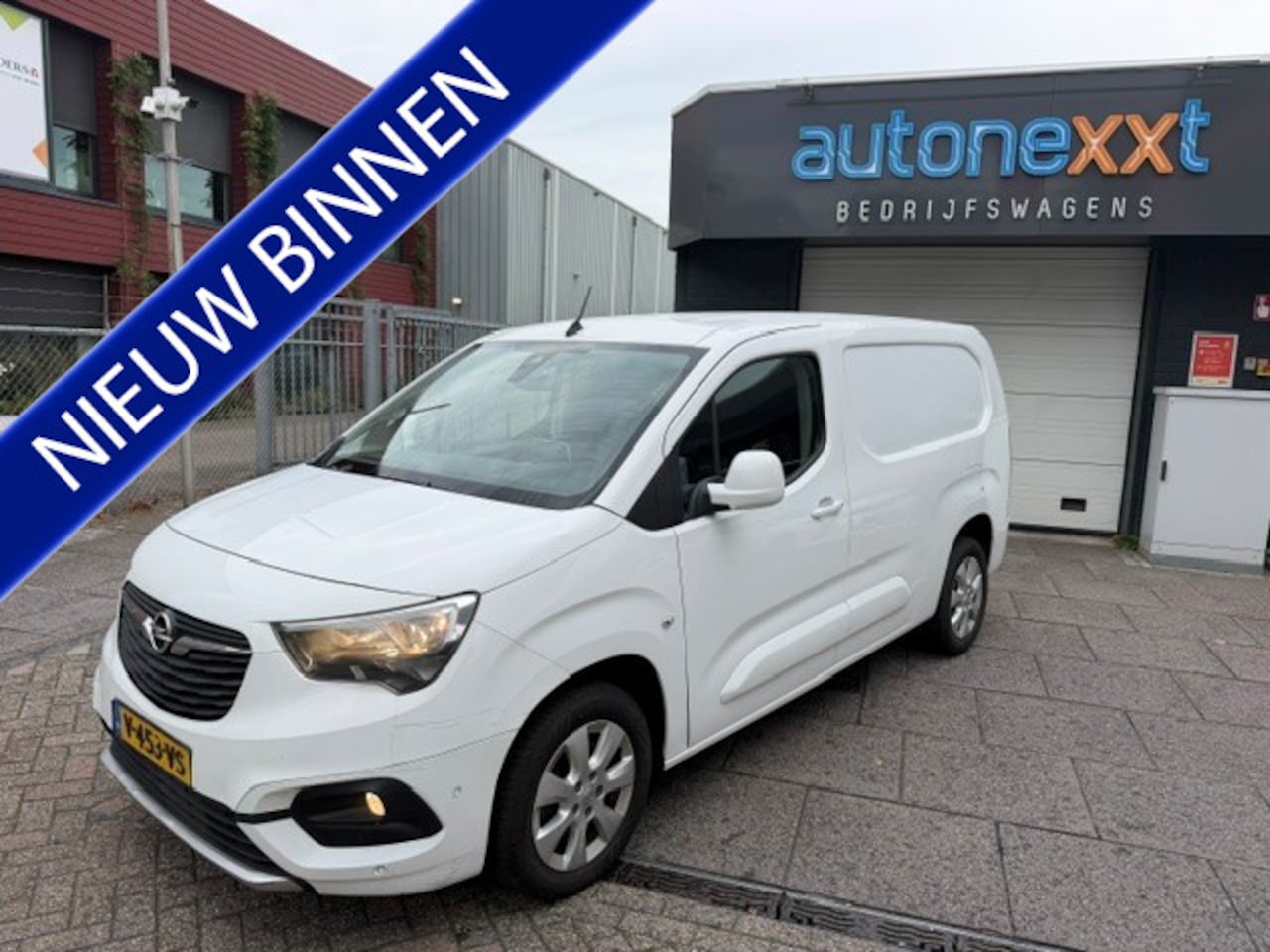 Opel Combo - 1.6D L2H1 Selection AIRCO I NAVIGATIE I CAMERA I MULTI MEDIA I LMV - AutoWereld.nl