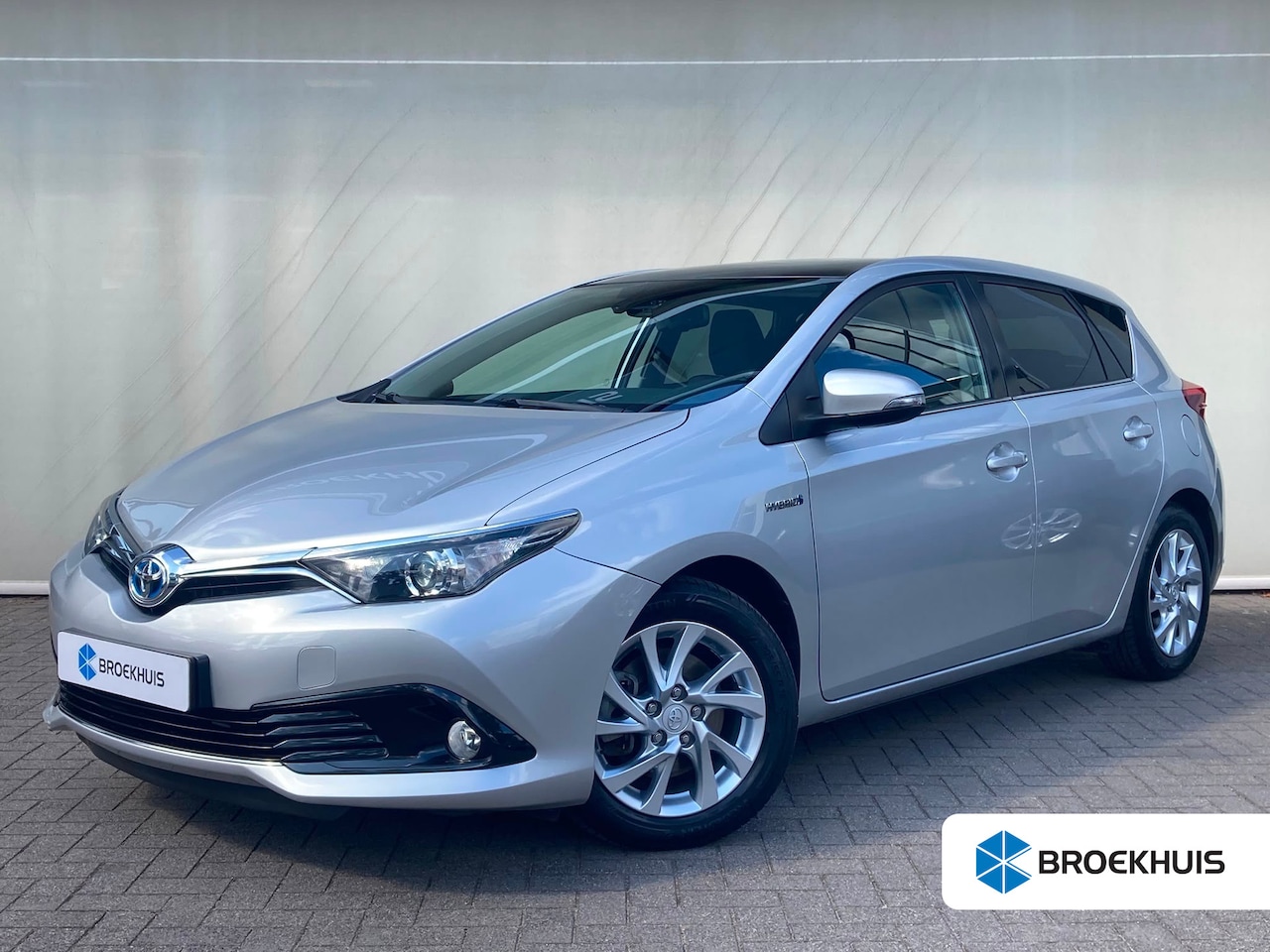 Toyota Auris - 1.8 Hybrid Trend Airco | Camera | Cruise Control | DAB | LMV 16" | Pano | Trekhaak | - AutoWereld.nl