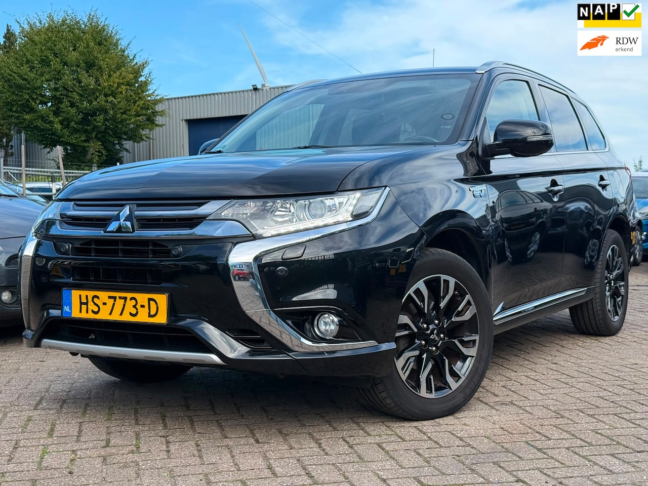 Mitsubishi Outlander - 2.0 PHEV Executive Edition 2.0 PHEV Executive Edition - AutoWereld.nl