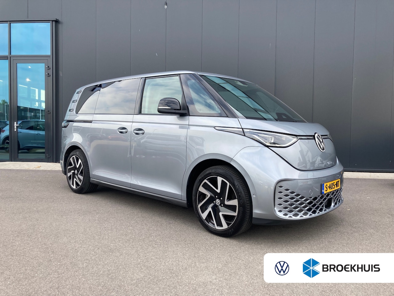 Volkswagen ID. Buzz - 1st 77kWh | Elec. Deuren | Trekhaak | SOH 98,5% | IQ-Light | Adaptive Cruise | Camera - AutoWereld.nl