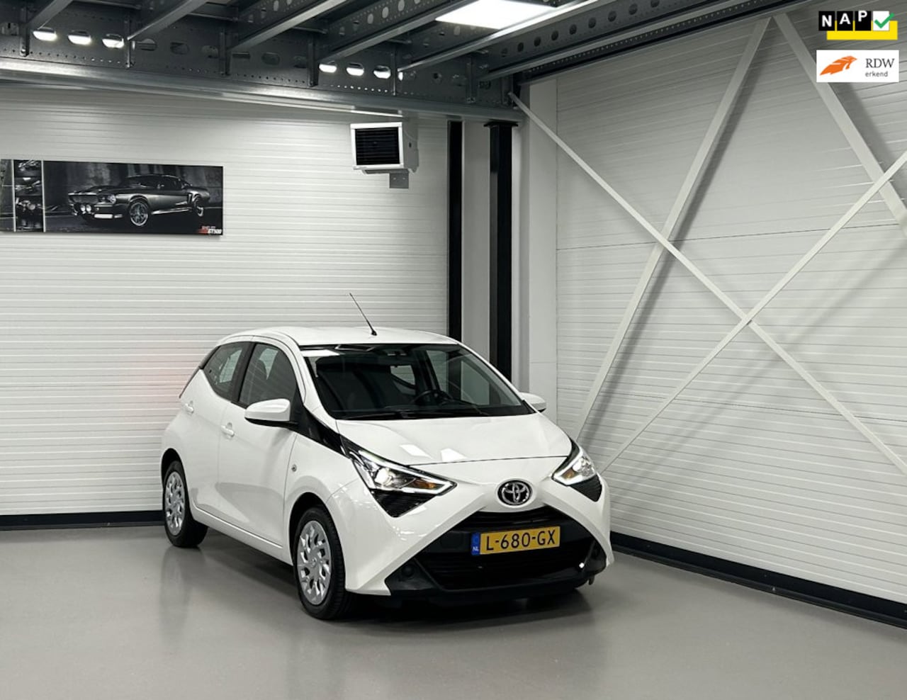 Toyota Aygo - 1.0 VVT-i X-PLAY LIMITED CarPlay/Android/Camera/ LED/MultiMedia/Touchscreen/ El.ramen/El.s - AutoWereld.nl