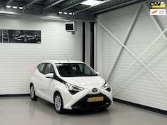 Toyota Aygo - 1.0 VVT-i X-PLAY LIMITED CarPlay/Android/Camera/ LED/MultiMedia/Touchscreen/ El.ramen/El.s
