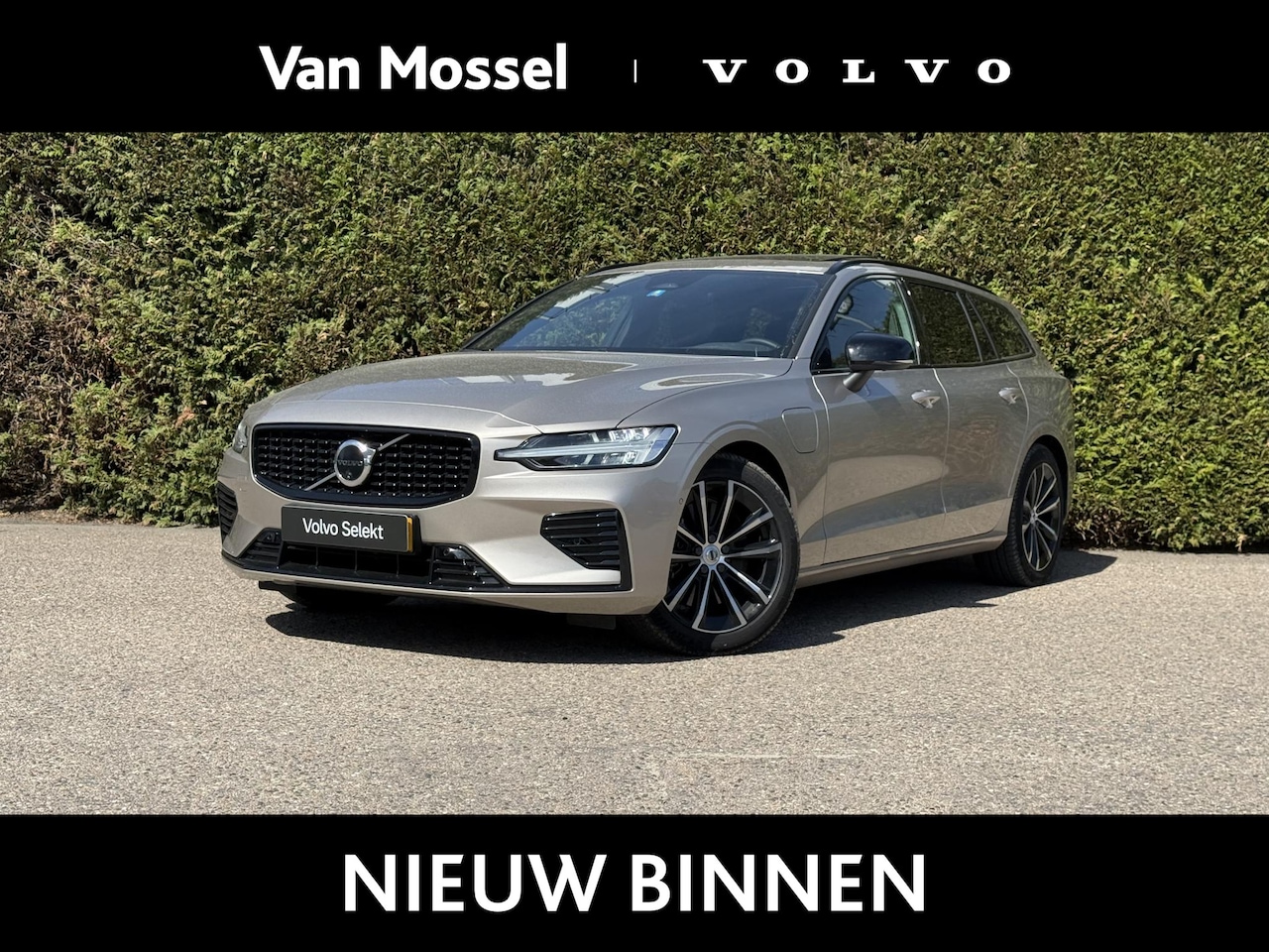 Volvo V60 - T8 Plug-in hybrid AWD Plus Dark | Blis | Keyless | Trekhaak | 360 camera | Elektrische sto - AutoWereld.nl