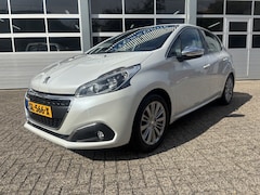 Peugeot 208 - 1.2 82pk/Carplay/Trekhaak/5drs/Cruise/Clima/PdcAchter