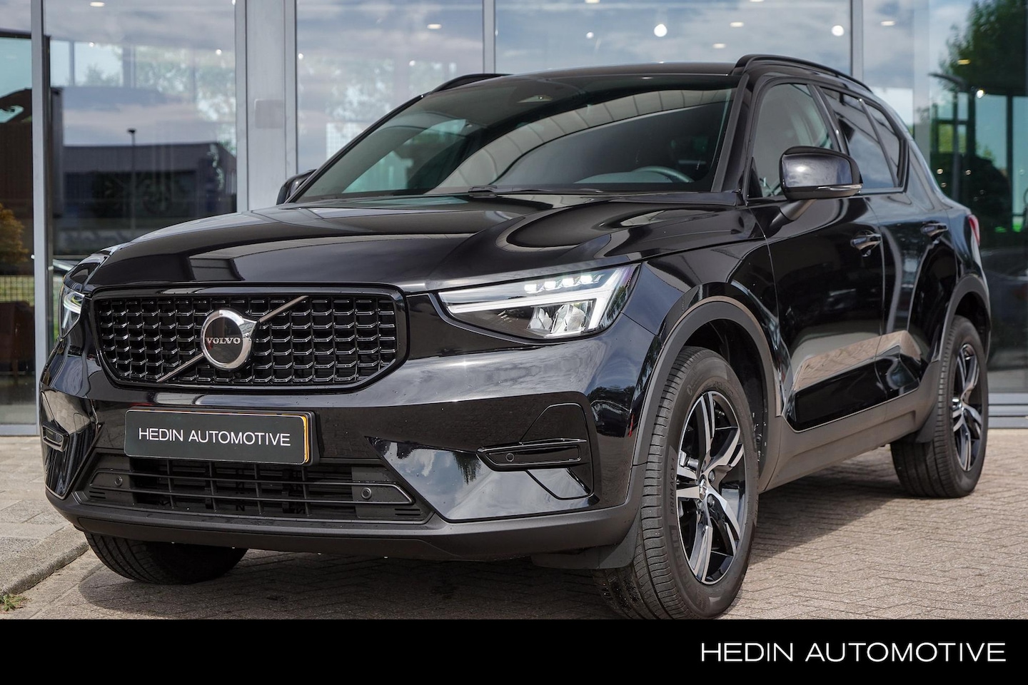Volvo XC40 - 2.0 B4 Plus Dark | Automaat | Elektrisch verstelbare stoelen met geheugen | harman/kardon - AutoWereld.nl