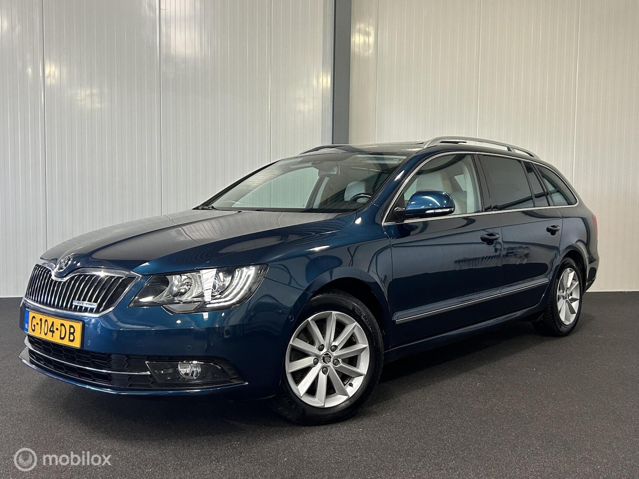 Skoda Superb Combi - 1.6 TDI Champs Elysees [ full option ] - AutoWereld.nl