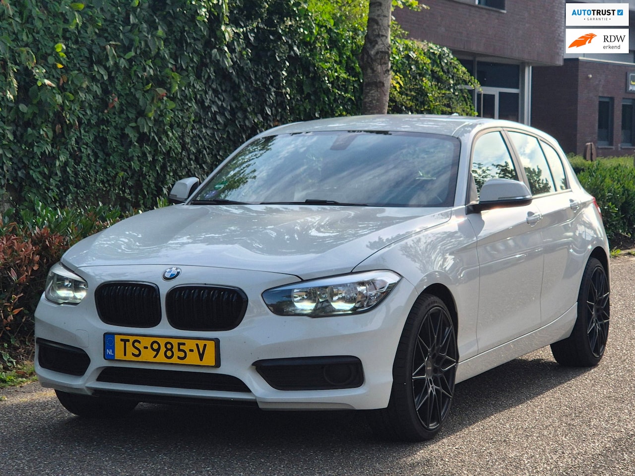 BMW 1-serie - F20 B38 Stoelverwarming Bluetooth 116i Essential - AutoWereld.nl