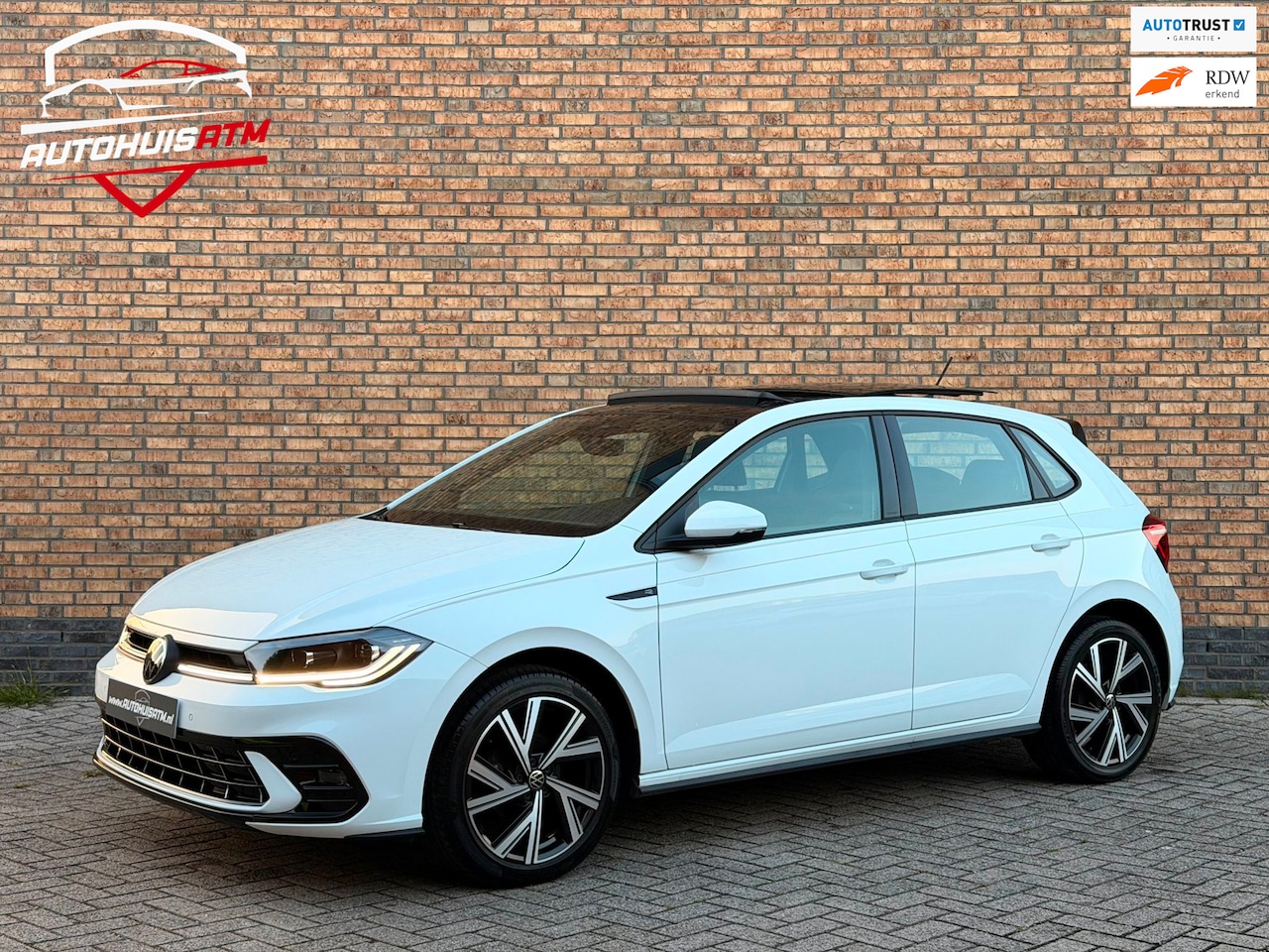 Volkswagen Polo - 1.0 TSI R-Line Pano Acc IQ Light Climatr Virtual - AutoWereld.nl