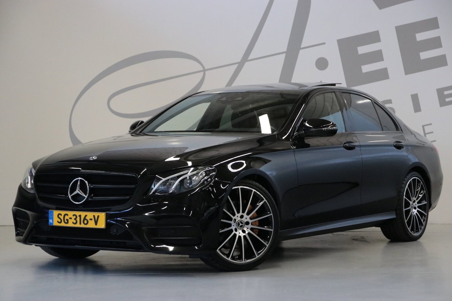 Mercedes-Benz E-klasse - 200 AMG-pakket/ Burmester/ Panoramadak - AutoWereld.nl