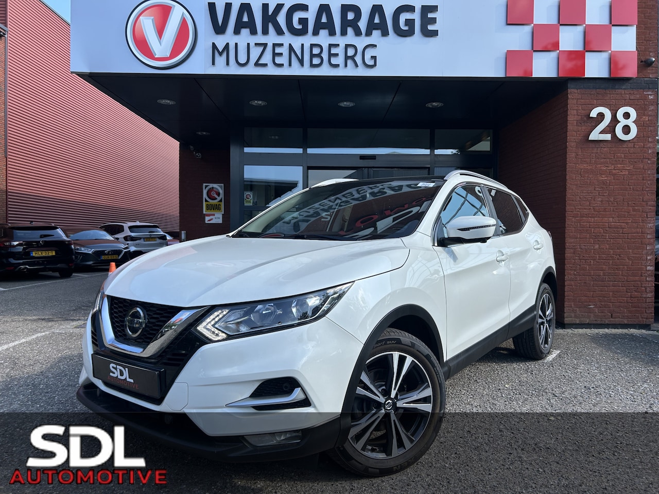 Nissan Qashqai - 1.3 DIG-T Tekna // PANODAK // 360 CAMERA+SENSOREN // STOELVERWARMING // NAVI+CARPLAY // - AutoWereld.nl
