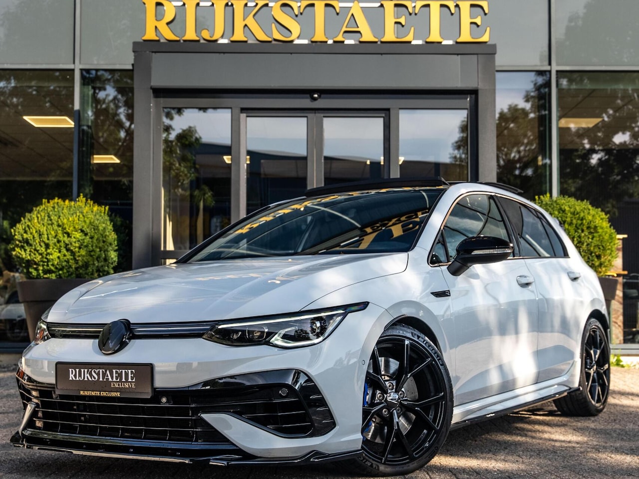 Volkswagen Golf - 2.0 TSI R 4Motion|PANO|NURB|H&K|AKRA|ACC|19' - AutoWereld.nl