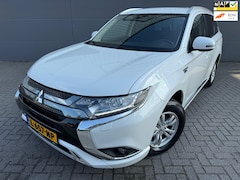 Mitsubishi Outlander - 2.4 PHEV Pure*1eEigenaar*Camera*StoelVerwarm*Velgen*Climat-Airco*Cruise