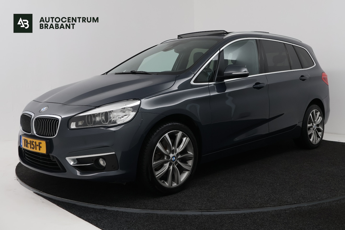 BMW 2-serie Gran Tourer - 220i High Executive (PANORAMADAK, STOELVERWARMING, TREKHAAK, CAMERA) - AutoWereld.nl