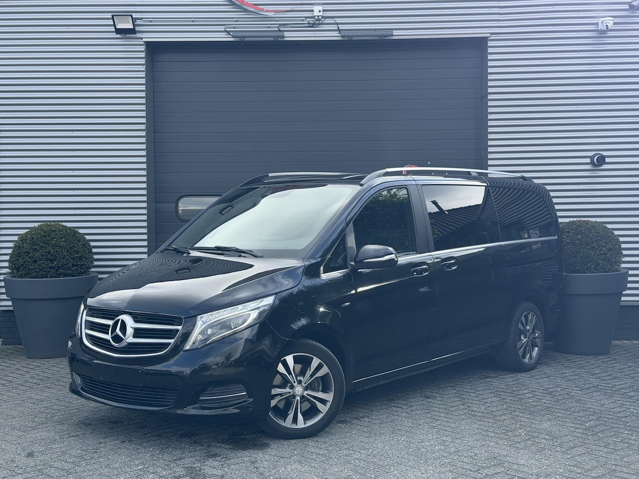 Mercedes-Benz V-klasse - 250d Extra Lang 8 P | Navigatie | Camera | Trekhaak | Stoelverwarming | Climate Control | - AutoWereld.nl
