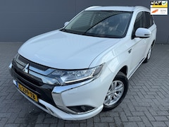 Mitsubishi Outlander - 2.4 PHEV Pure*1eEigenaar*Camera*StoelVerwarm*Velgen*Climat-Airco*Cruise