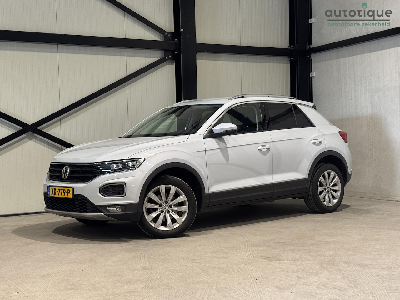 Volkswagen T-Roc - 1.5 TSI Style | virtual-dash | navi | camera | trekhaak | carplay | - AutoWereld.nl