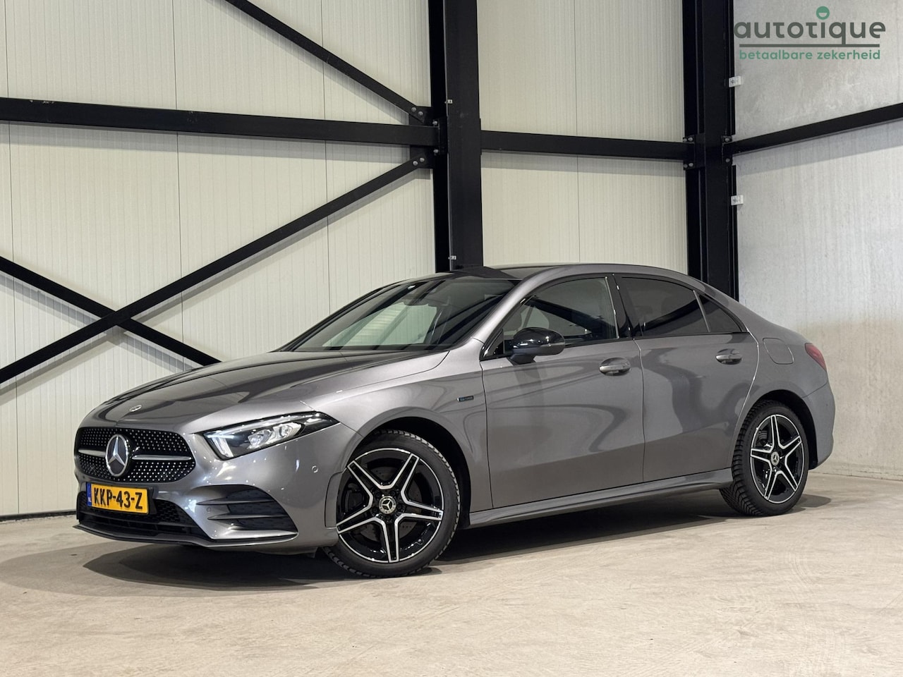 Mercedes-Benz A-klasse - 250 e AMG | navi | sfeer | nightpakket | trekhaak | - AutoWereld.nl