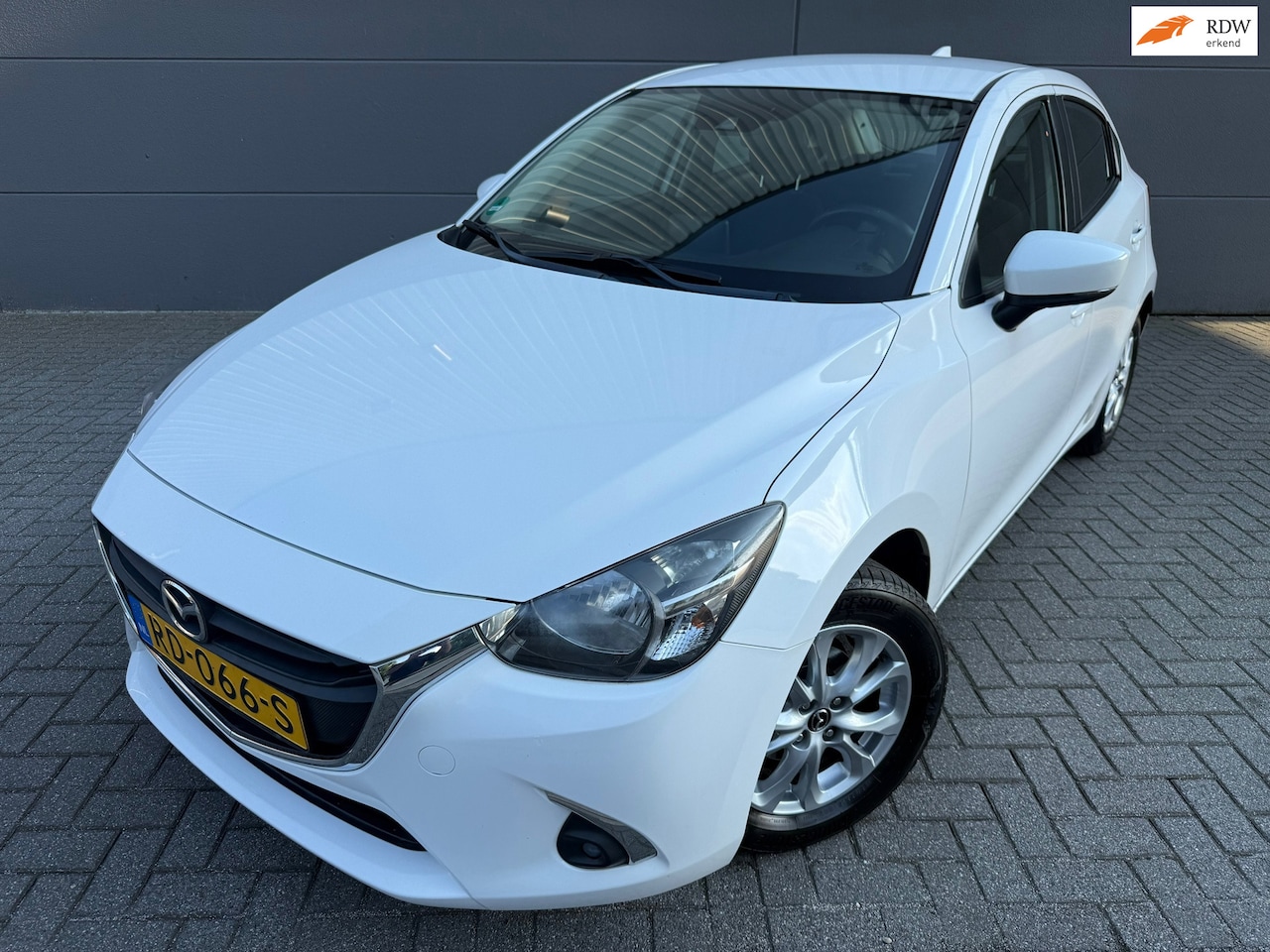 Mazda 2 - 1.5 Skyactiv-G Dynamic*NAVI*Cruise*ParkSensor*Velgen*2eEigenaar*NAP - AutoWereld.nl
