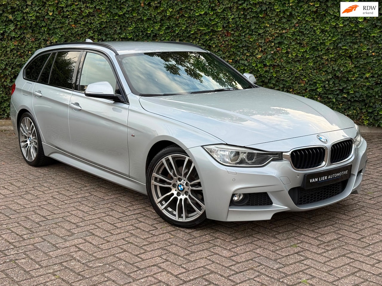 BMW 3-serie Touring - 320d M-Pakket | Navi | Cruise | Stoelverwarming | Alcantara - AutoWereld.nl