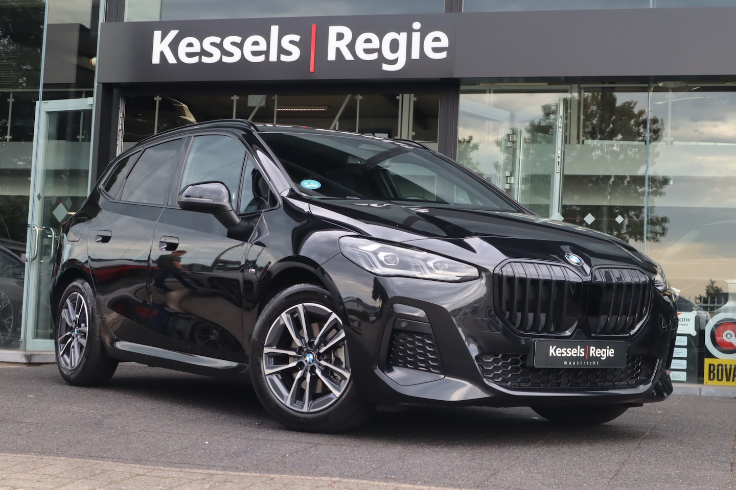 BMW 2-serie Active Tourer - 218i M-Sport | Pano | ACC | Keyless | Camera | Ambient | Blis | LED | CarPlay | Stoelverwa - AutoWereld.nl