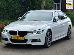 BMW 3-serie - 320i Sport Ed Pano CarPlay H&K virtual dash GR Navi Elk. Trekhaak Camera Dode Hoek waarsch