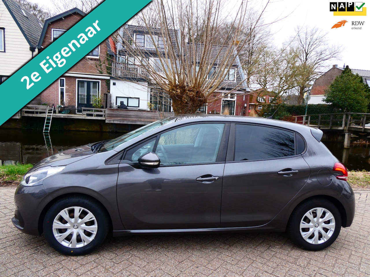 Peugeot 208 - 1.2i 5-deurs 112.000km. Airco Carplay Cruise Navi 2e eig. - AutoWereld.nl