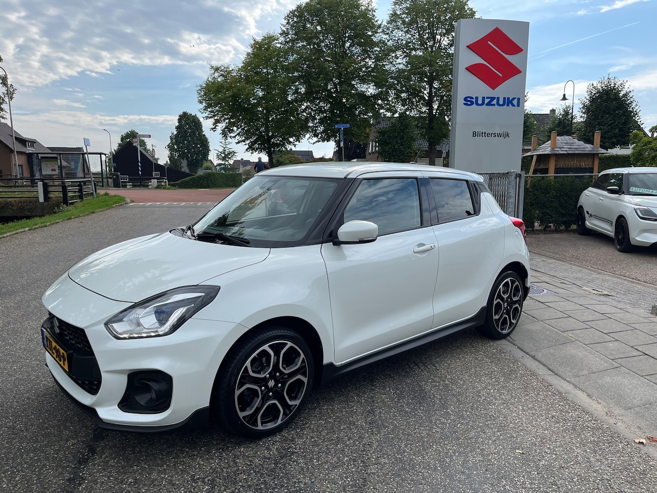 Suzuki Swift - 1.4 Sport Smart Hybrid // Prachtige dealer onderhouden Swift Sport // Rijklaarprijs! - AutoWereld.nl