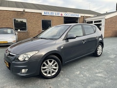 Hyundai i30 - 1.6i Dynamic Business Leuke / nette auto met lage KM stand met NAP