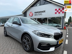 BMW 1-serie - 118i High Executive. RIJKLAARPRIJS TREKHAAK/AUTOMAAT/SPORTSTOELEN
