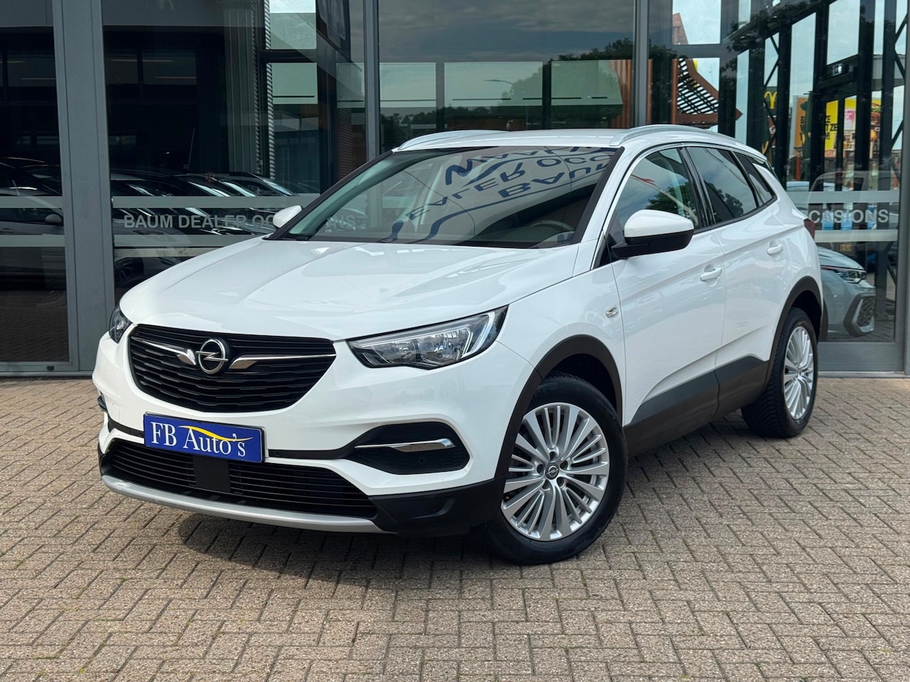 Opel Grandland X - 1.2 Turbo Innovation Airco Navi Lmv - AutoWereld.nl