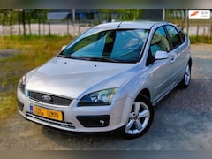 Ford Focus - 1.8 16V Ambiente Flexifuel Navi PDC Trekhaak Cruise Stoelverw
