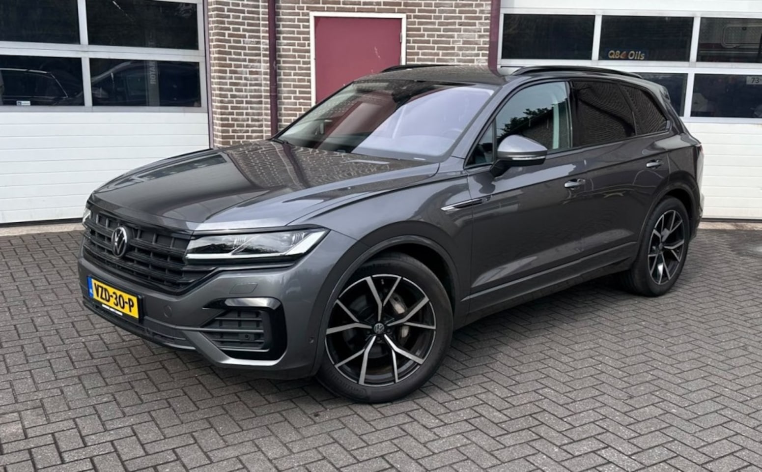 Volkswagen Touareg - 3.0 tdi R-line  - Grijs kenteken - Trekhaak - 231PK - AutoWereld.nl