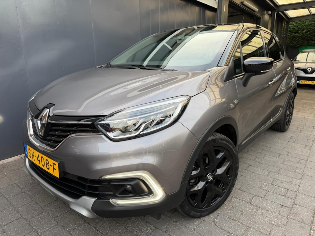 Renault Captur - 0.9 TCE Intens Two-tone lak, zwarte velgen - AutoWereld.nl