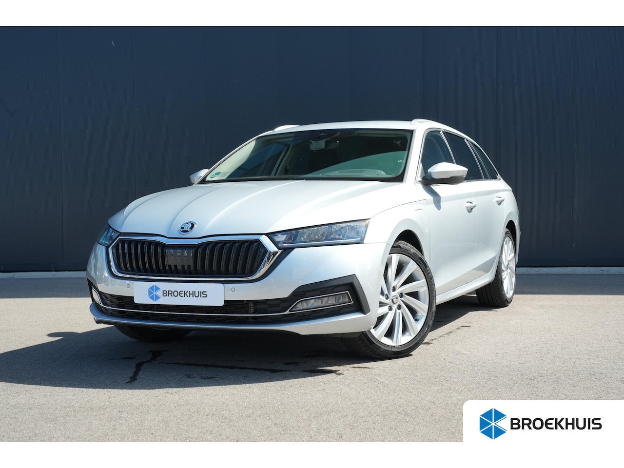 Skoda Octavia Combi - 1.4 TSI iV PHEV 204pk Business Edition | Trekhaak | Stuur & Stoelverwarming | Head-Up | St - AutoWereld.nl