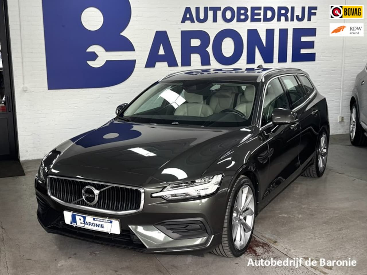 Volvo V60 - 2.0 T4 Momentum Pro 2.0 T4 Momentum Pro, adaptive cruise - AutoWereld.nl