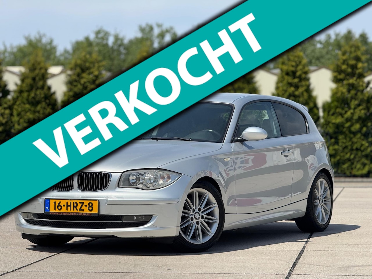 BMW 1-serie - 120i High Executive | Automaat | Android Car Play | Leder sportstoelen | Parkeersensoren | - AutoWereld.nl
