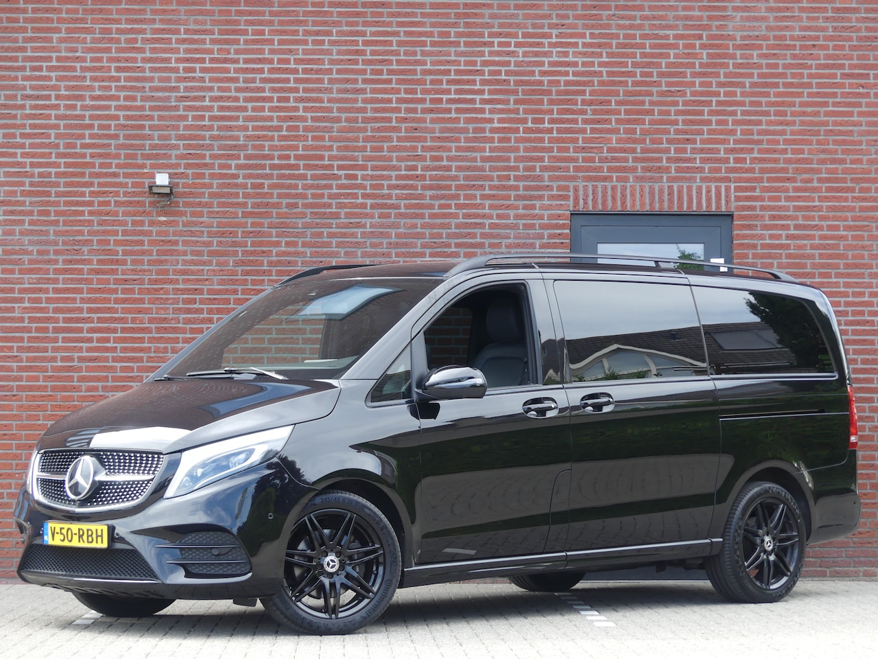 Mercedes-Benz V-klasse - 300d Dubbel Cabine Panoramadak/Leer/Burmester/LED/Trekhaak - AutoWereld.nl