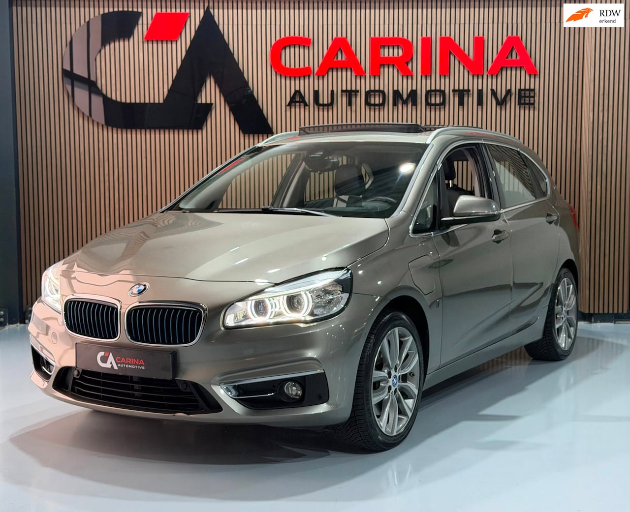 BMW 2-serie Active Tourer - 225xe iPerformance PHEV / Full Option / Panorama Dak / Lederen Interieur / HUD / Full Map - AutoWereld.nl