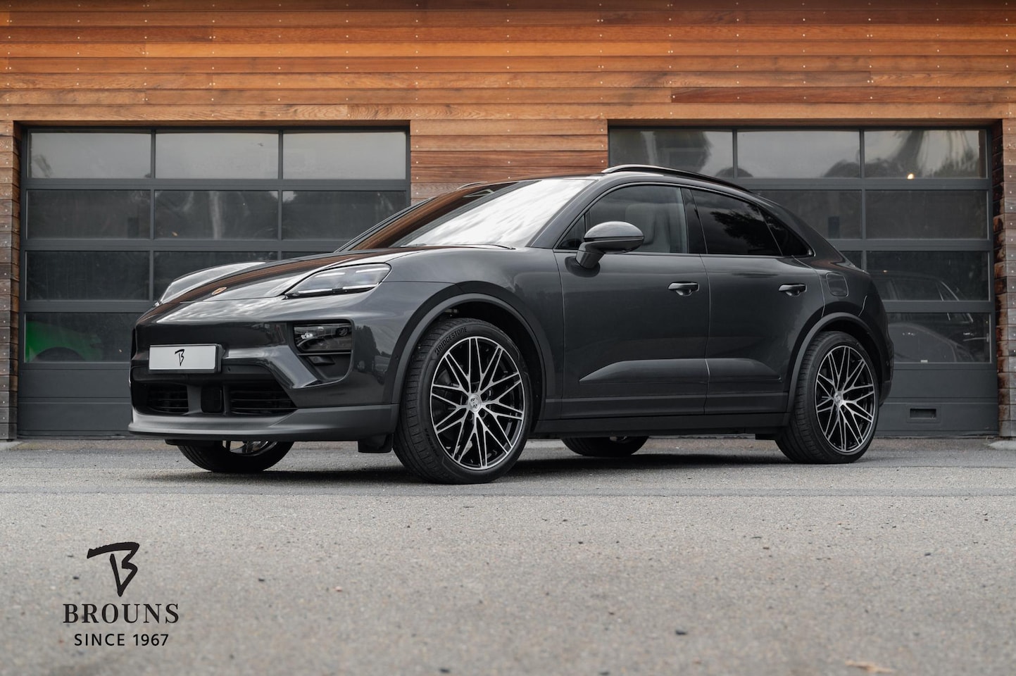 Porsche Macan - 4 100 kWh 408pk | Fabrieksgarantie | 1e. Eig. - AutoWereld.nl