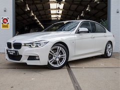 BMW 3-serie - 318i M Sport *Schuif/Kantel | Alcantara | LED | Groot scherm | Cruise | Keyless | Navi | C