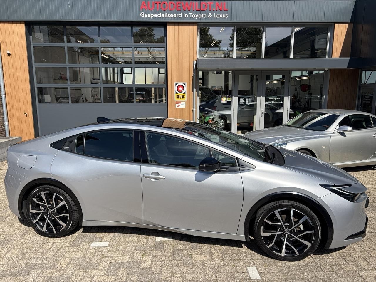 Toyota Prius - 2.0 Plug-in Elegant A/T + FABRIEKSGARANTIE - AutoWereld.nl