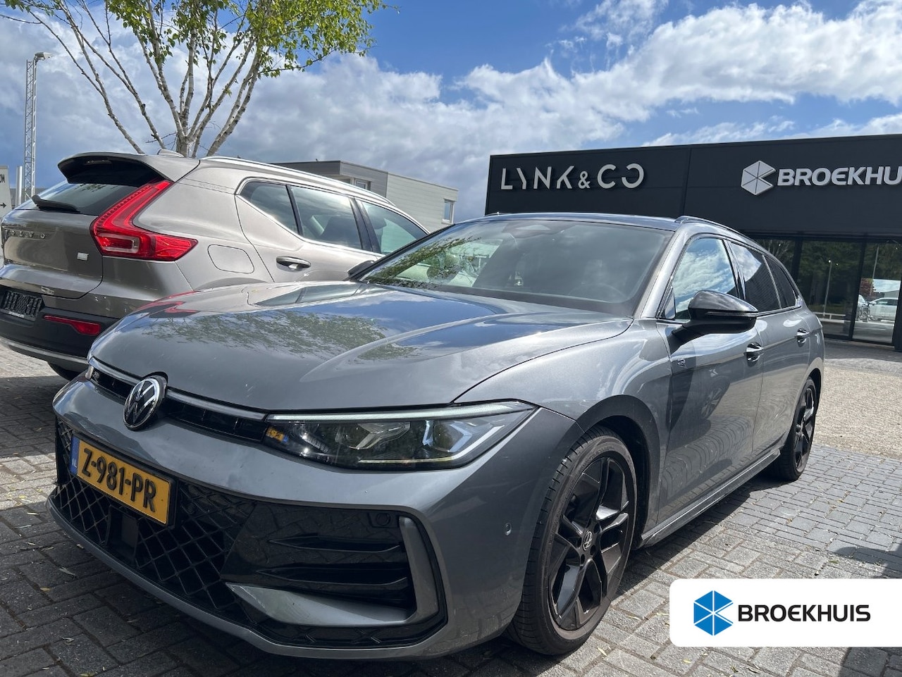 Volkswagen Passat Variant - 1.5 eTSI R-Line Business | Wegklapbare trekhaak | Panoramadak | Camera | Elektrische achte - AutoWereld.nl